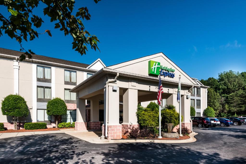 Holiday Inn Express Hotel & Suites Charlotte Airport-Belmont an IHG Hotel Main image 1